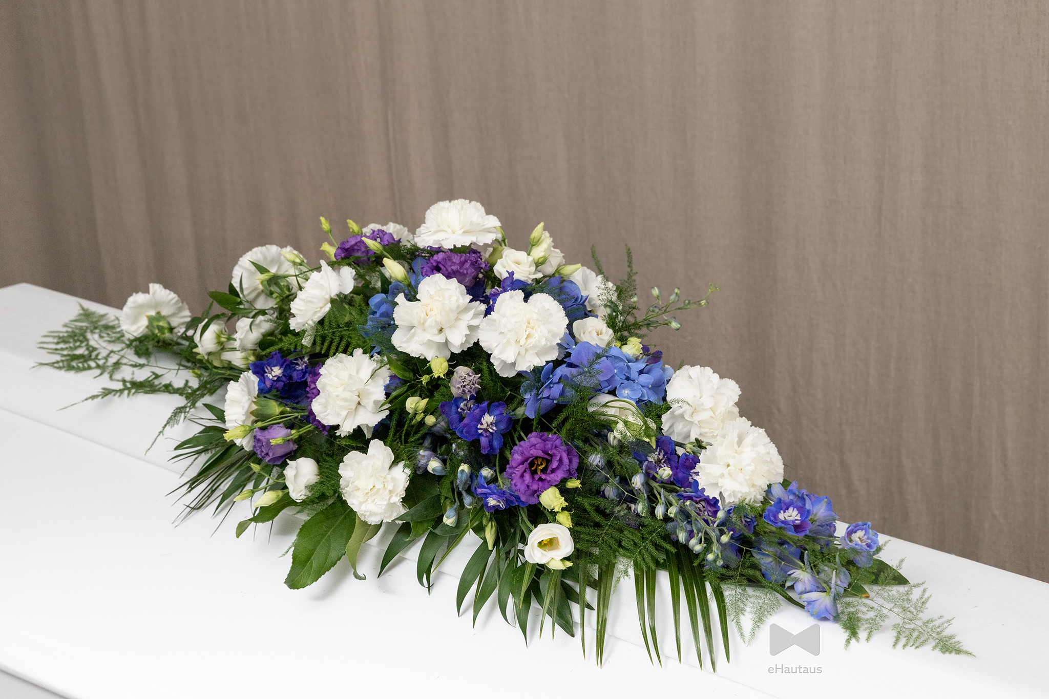 Hautajaisten kukat ja koristelu