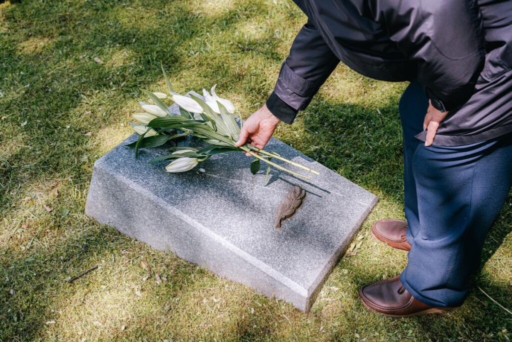 hautakivi uurnahaudalle