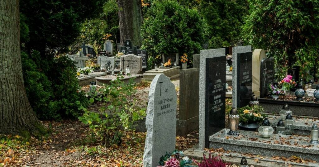 hautakiven nimen kaiverrus hinta