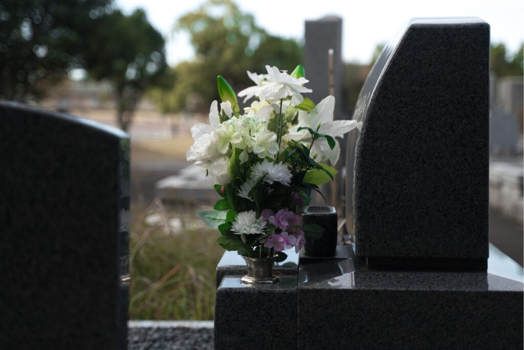 nimen kaiverrus hautakiveen hinta