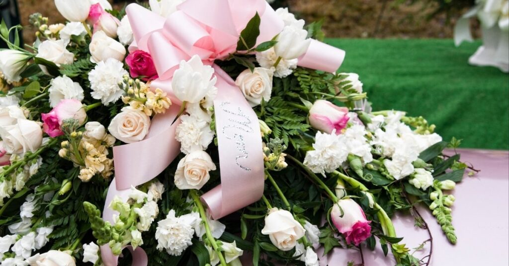 ei kirkollinen hautaus

